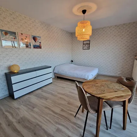 Avenue De Champagne *